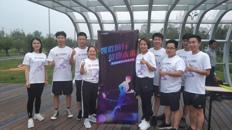 记麻将胡了集团2019年夏日荧光夜跑活动