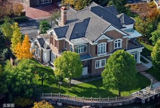 院子愈大，，，，，，愈从容